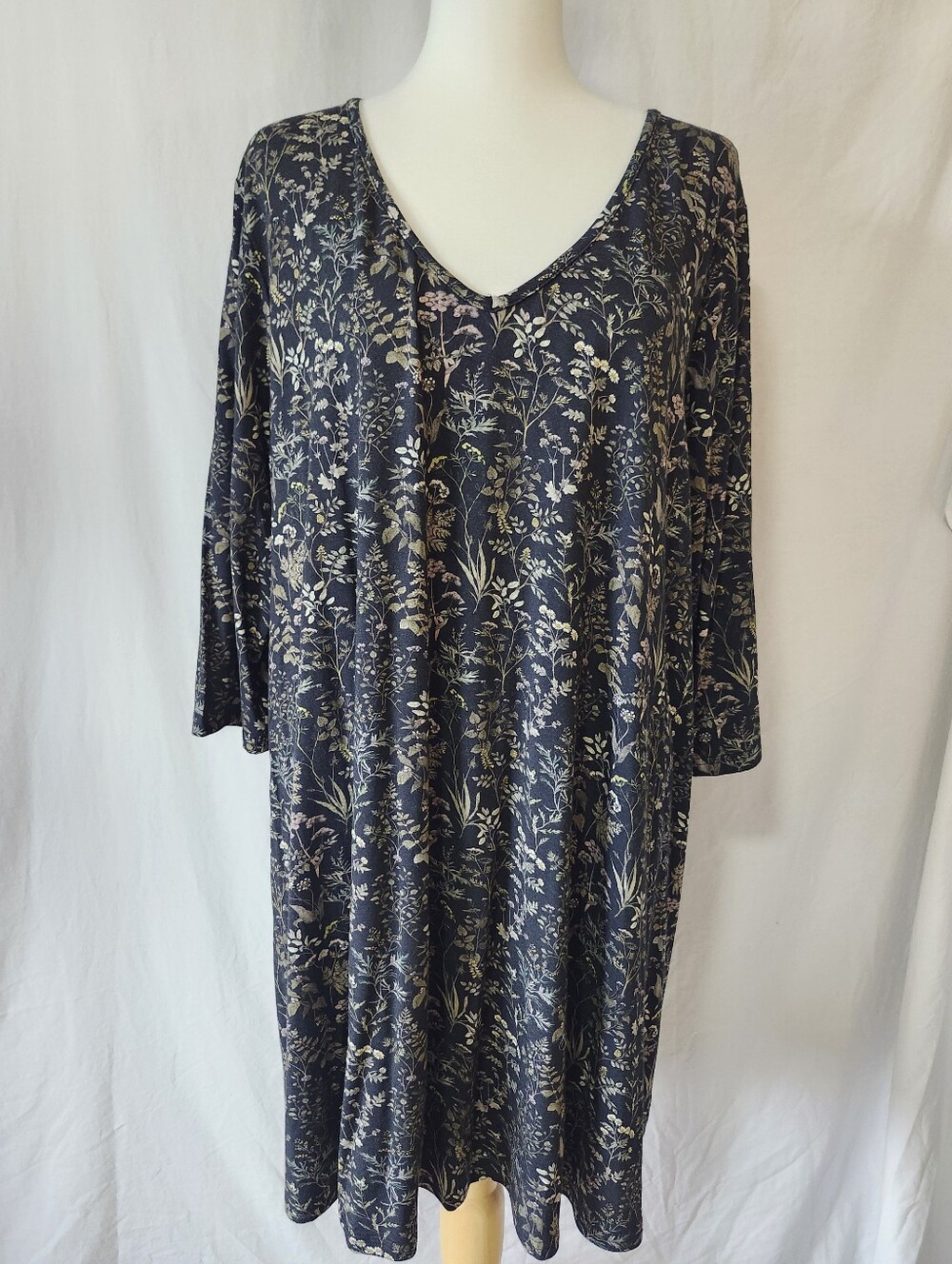 Blue Sky Bamboo Blend Floral V-Neck Long Tunic in Navy/Floral